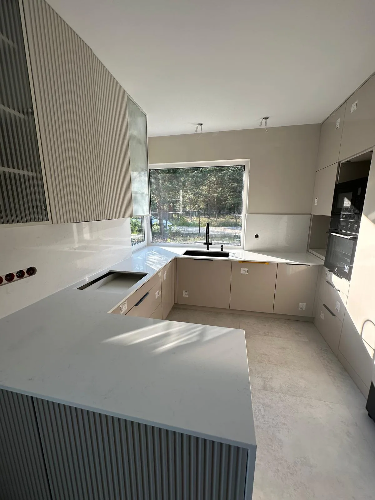 2110 Montmartre (Avant)