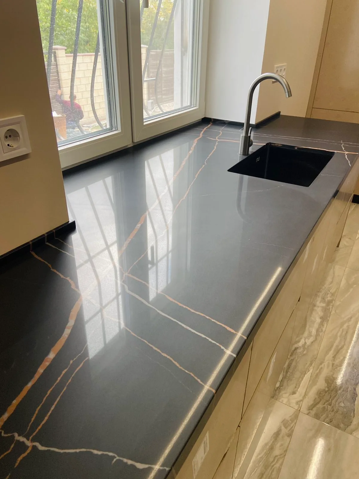 7700 Calacatta Marseille (Avant)