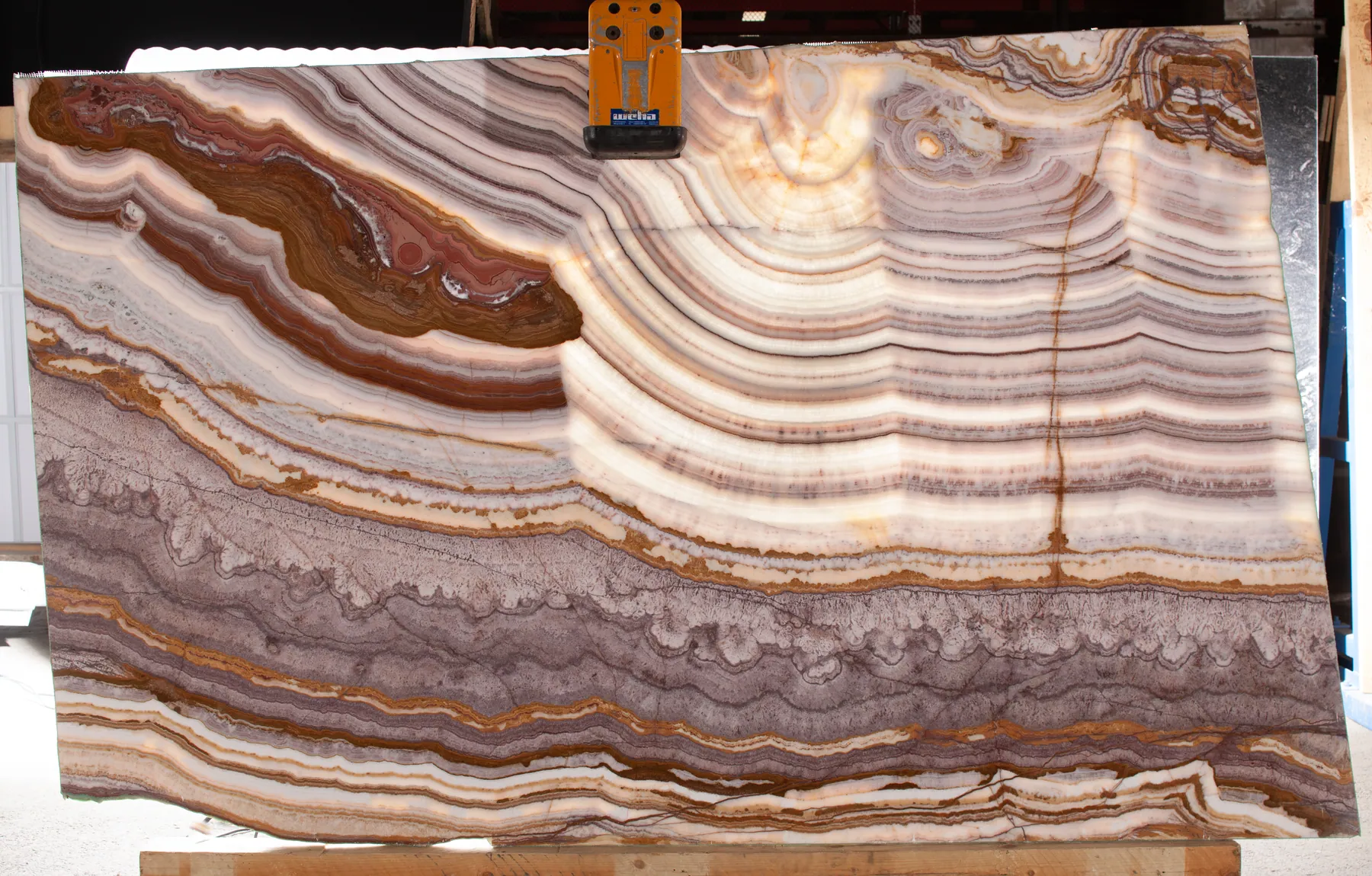 Rainbow Onyx(1)