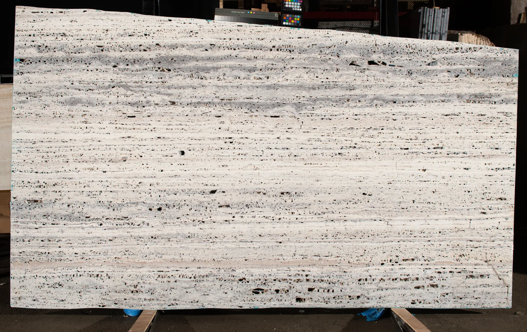 Silver Travertine Незаповнений Шліфований